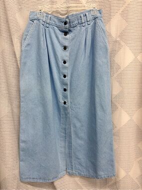 Vintage Chic Light Blue Button-Front Midi Denim Skirt